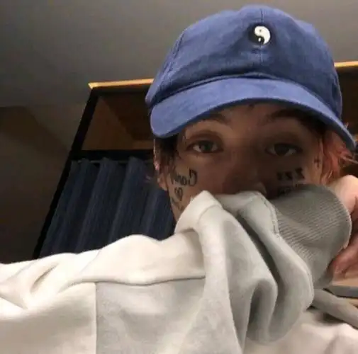 6686体育金牌作者Lennox