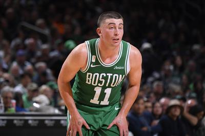 Cảm giác kiểm soát bóng thật lạnh! Pritchard chỉ ghi được 8 điểm và 5 rebound ở 2/10 cú sút.