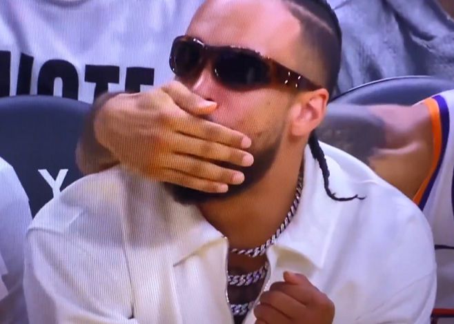 Gói hàng đầu không thành công! Dillon phun ra mùi thơm, Livers bịt miệng Dillon lao vào ăn thịt T nhưng bị trọng tài bắt gọn.