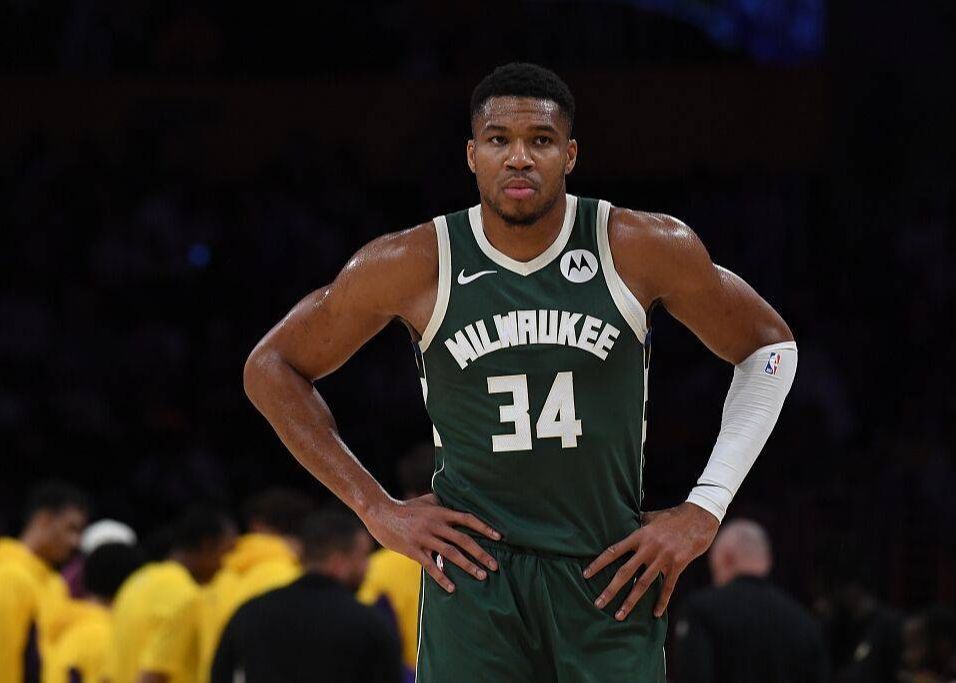 Antetokounmpo chỉ thực hiện 6 quả ném phạt trong trận! Rivers: Anh ấy hơi thất vọng nhưng không bao giờ phàn nàn