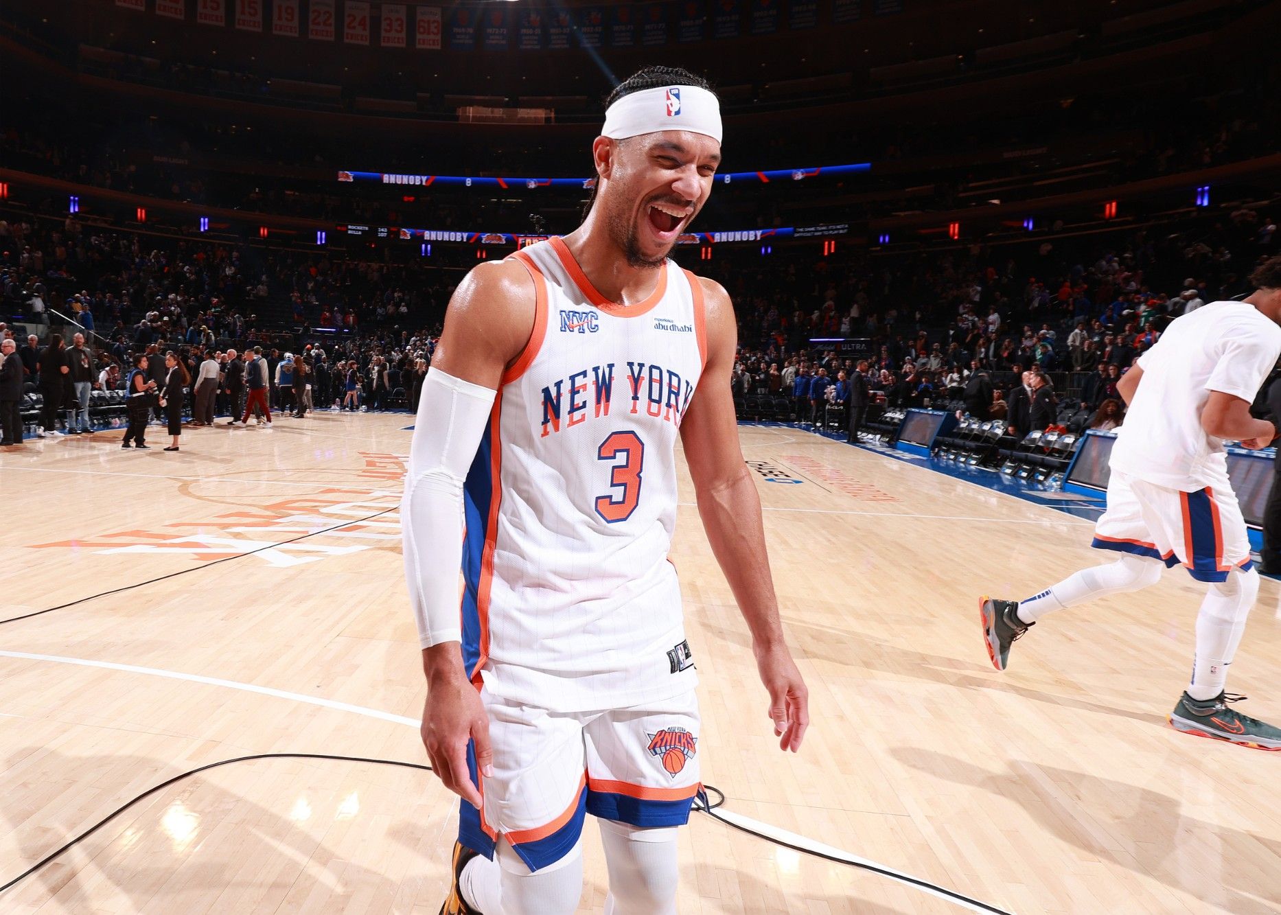Hart ghi cú triple-double thứ 16 trong sự nghiệp Knicks, vươn lên vị trí thứ ba trong danh sách triple-double trong lịch sử đội bóng.
