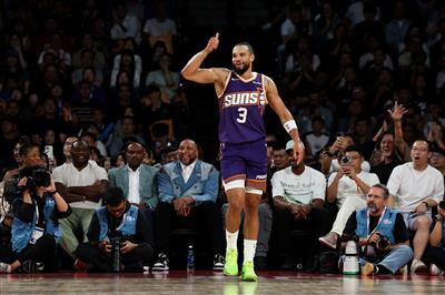 Đáng chú ý! Dillon thực hiện 5 trong số 10 quả ba điểm và ghi được 21 điểm với 3 rebound và 2 lần đánh chặn.