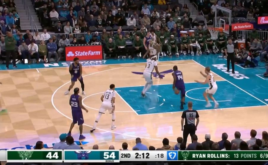 Turner & Rollins cộng lại được 32 điểm trong hiệp và ba người bắt đầu còn lại cộng lại được 3 trên 13