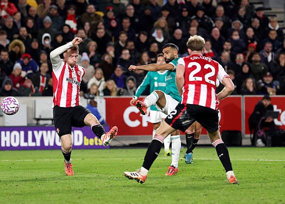 Thống kê Salah vs Bees: 4 cú sút, 2 bàn, 1 bàn, 1 đường chuyền mấu chốt, 3 lỗi