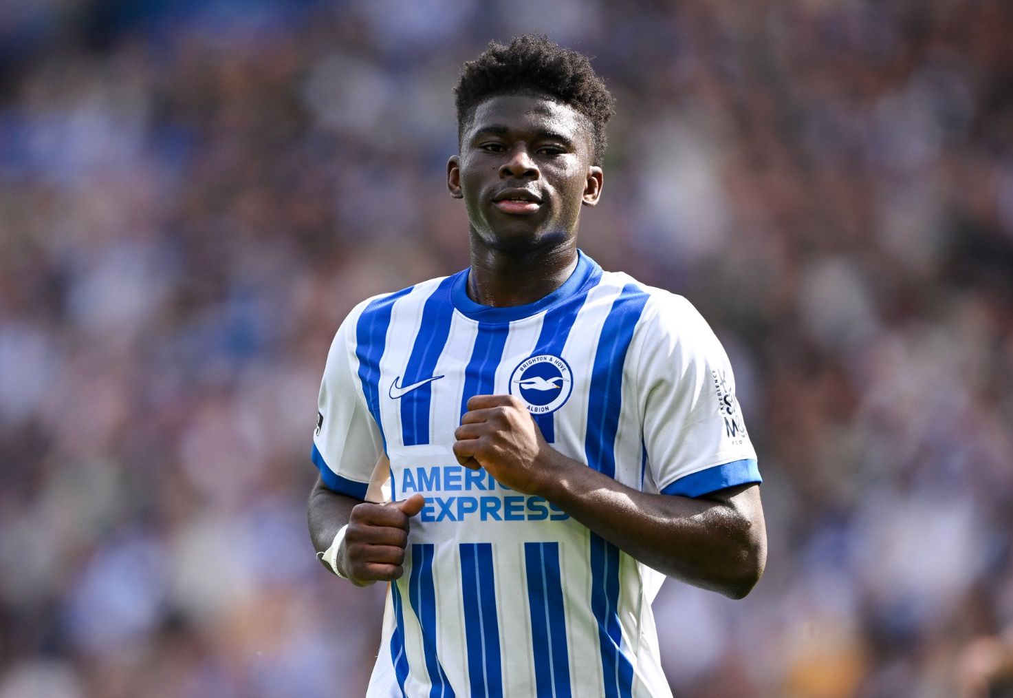 Thống kê của Baleba trước Manchester United: 59 phút ra sân, tỷ lệ chuyền và nhận bóng thành công 80,5%