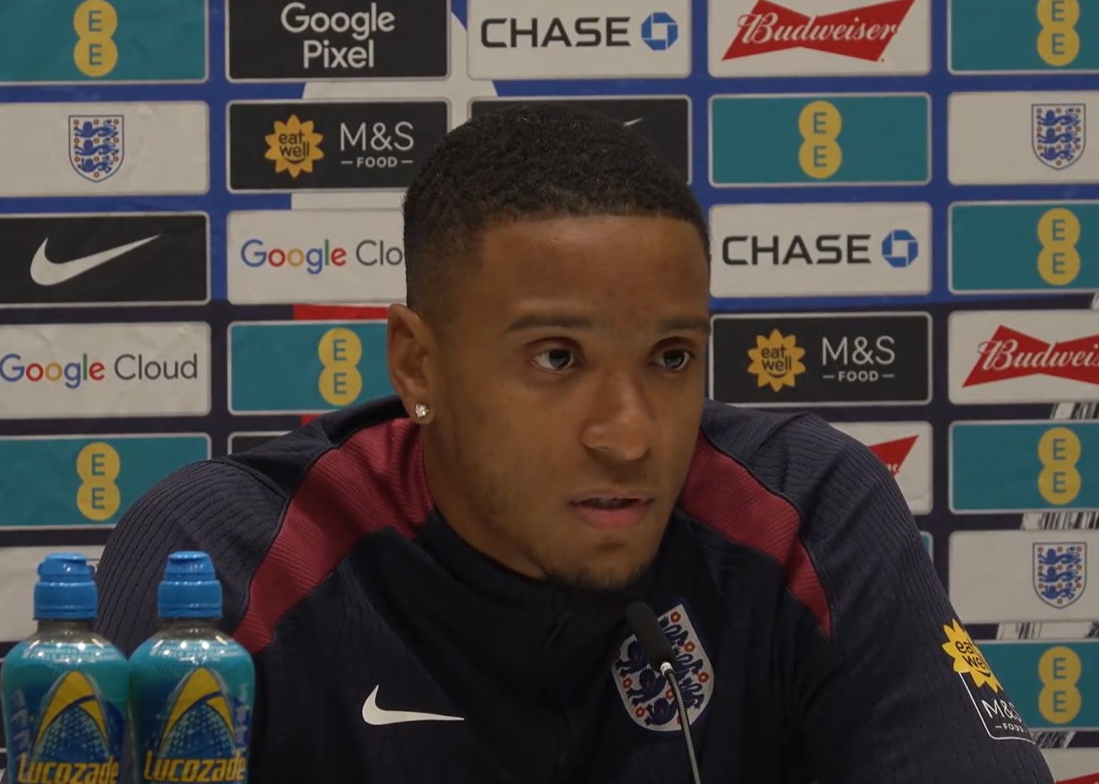 Konsa: Emery có ý nghĩa rất lớn đối với tôi, tôi thích chiến thuật của trung vệ dẫn đầu tổ chức tấn công của đội