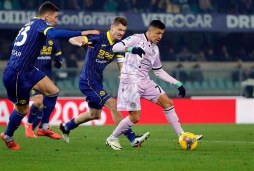 Hellas Verona đấu với Udinese
