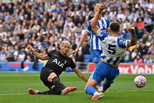 Brighton đấu với Tottenham Hotspur