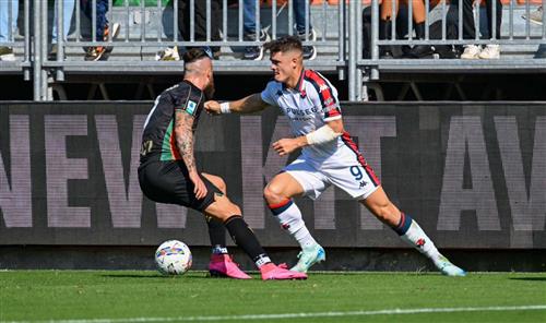 Venice đấu với Genoa