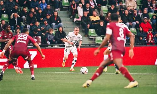 Metz đấu với Rennes