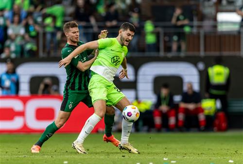 Wolfsburg đấu với Münchengladbach