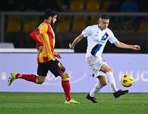 Lecce đấu với Inter Milan