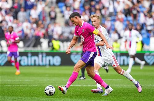 Lyon đấu với Toulouse