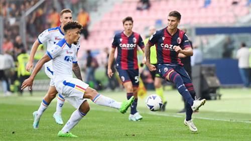 Lecce đấu với Bologna