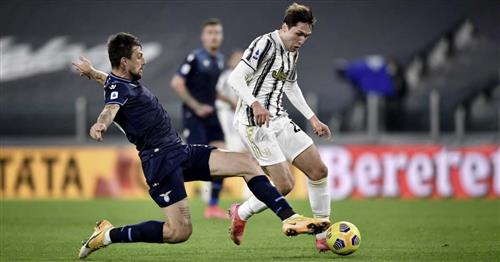 Lazio đấu với Juventus