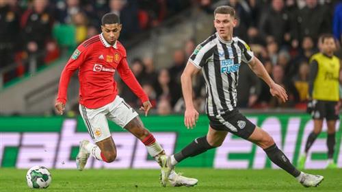 Newcastle đấu với Manchester United