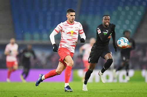 RB Leipzig đấu với Monchengladbach