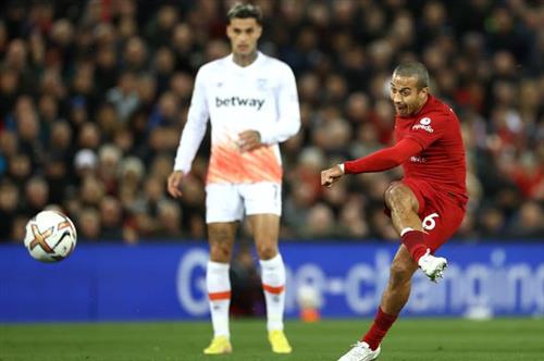 Liverpool đấu với West Ham United