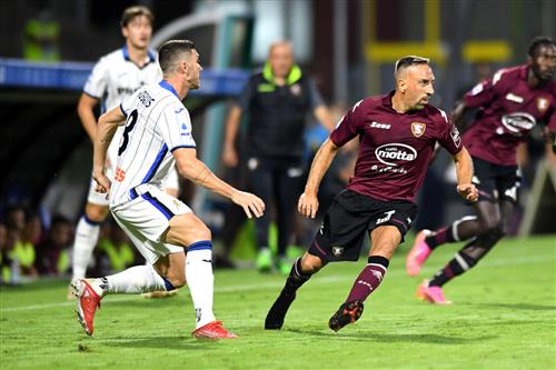 Salernitana đấu với Verona