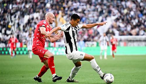 Juventus đấu với Monza