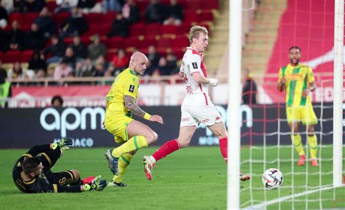 Monaco đấu với Nantes