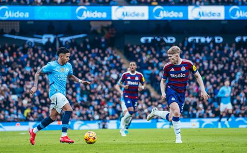 Manchester City đấu với Newcastle United