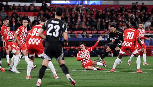 Girona đấu với Arsenal
