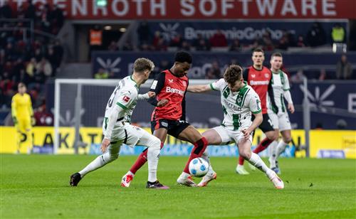 Bayer Leverkusen đấu với Monchengladbach