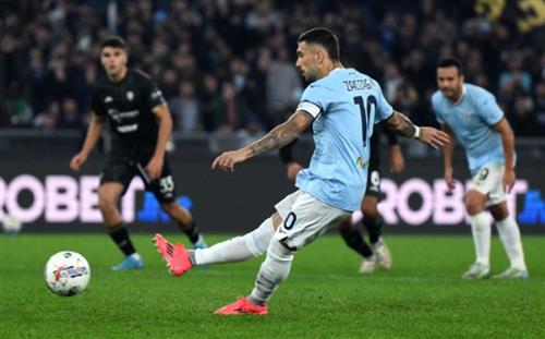 Lazio đấu với Cagliari