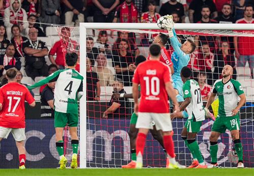Benfica đấu với Feyenoord
