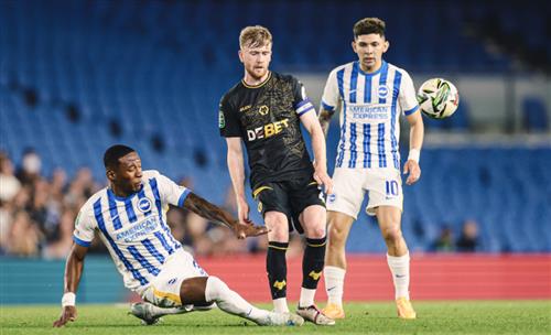 Brighton đấu với Wolves