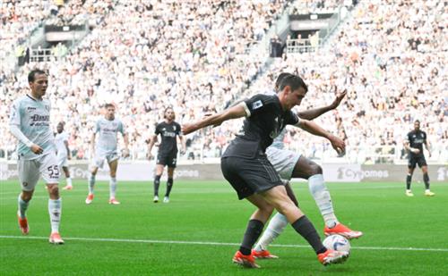 Juventus đấu với Salernitana