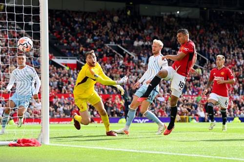 Manchester United đấu với Nottingham Forest