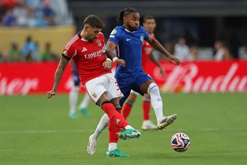 Benfica đấu với Chelsea