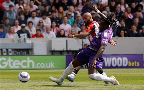 Brentford đấu với Fulham