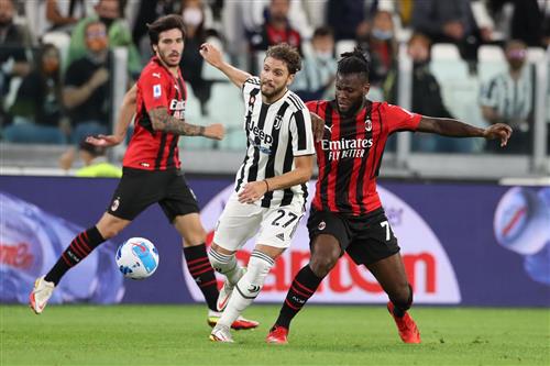 AC Milan đấu với Juventus
