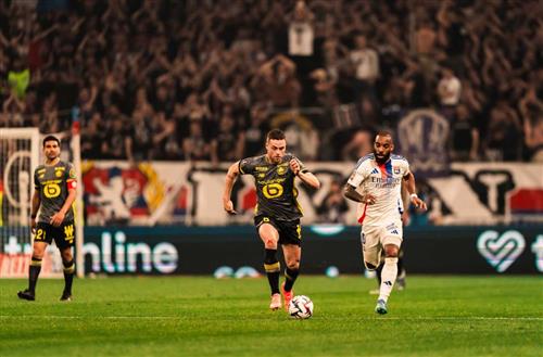 Lyon đấu với Lille Losco