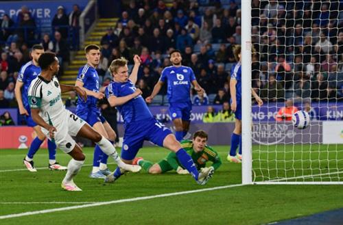 Leicester City đấu với Newcastle United